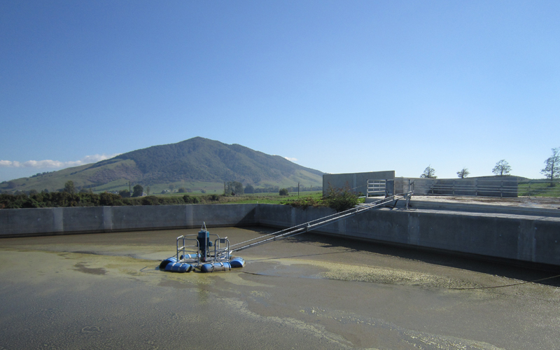 Yardmaster pump on floating frame assembly in a large concrete tank