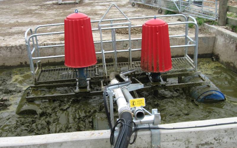 Yardmaster high volume transfer pump and stirrer on a floating frame assembly in the raw FDE storage sump directly adjacent to the feedpad